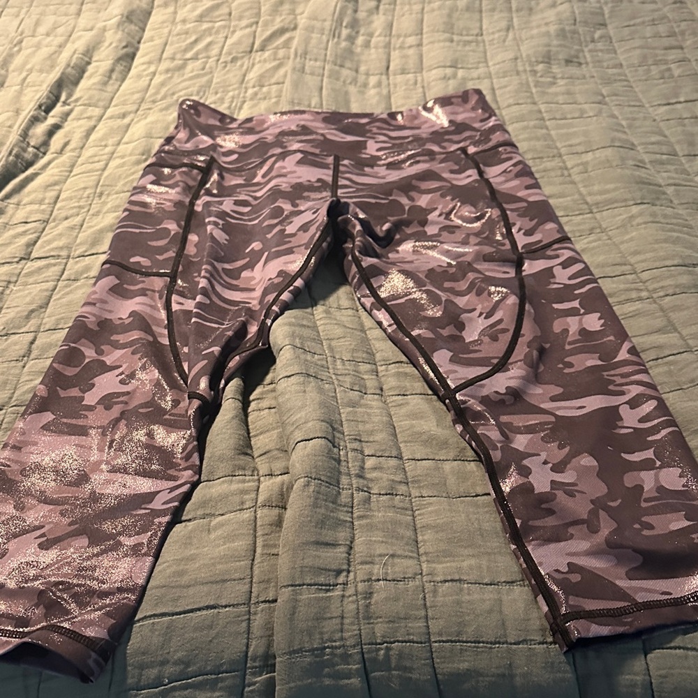 ZYIA Lite and tight metallic black/gray/camouflage cropped Leggings. Sz 12
